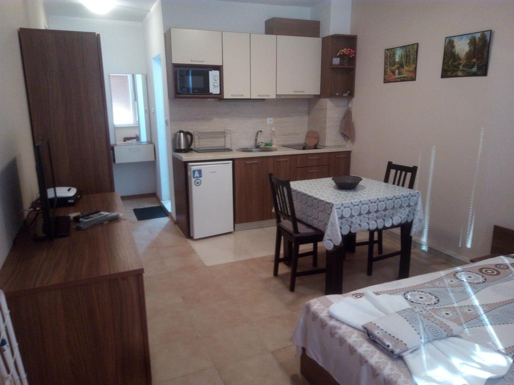 Apartments Vesi And Gery เปาโมเรีย ภายนอก รูปภาพ